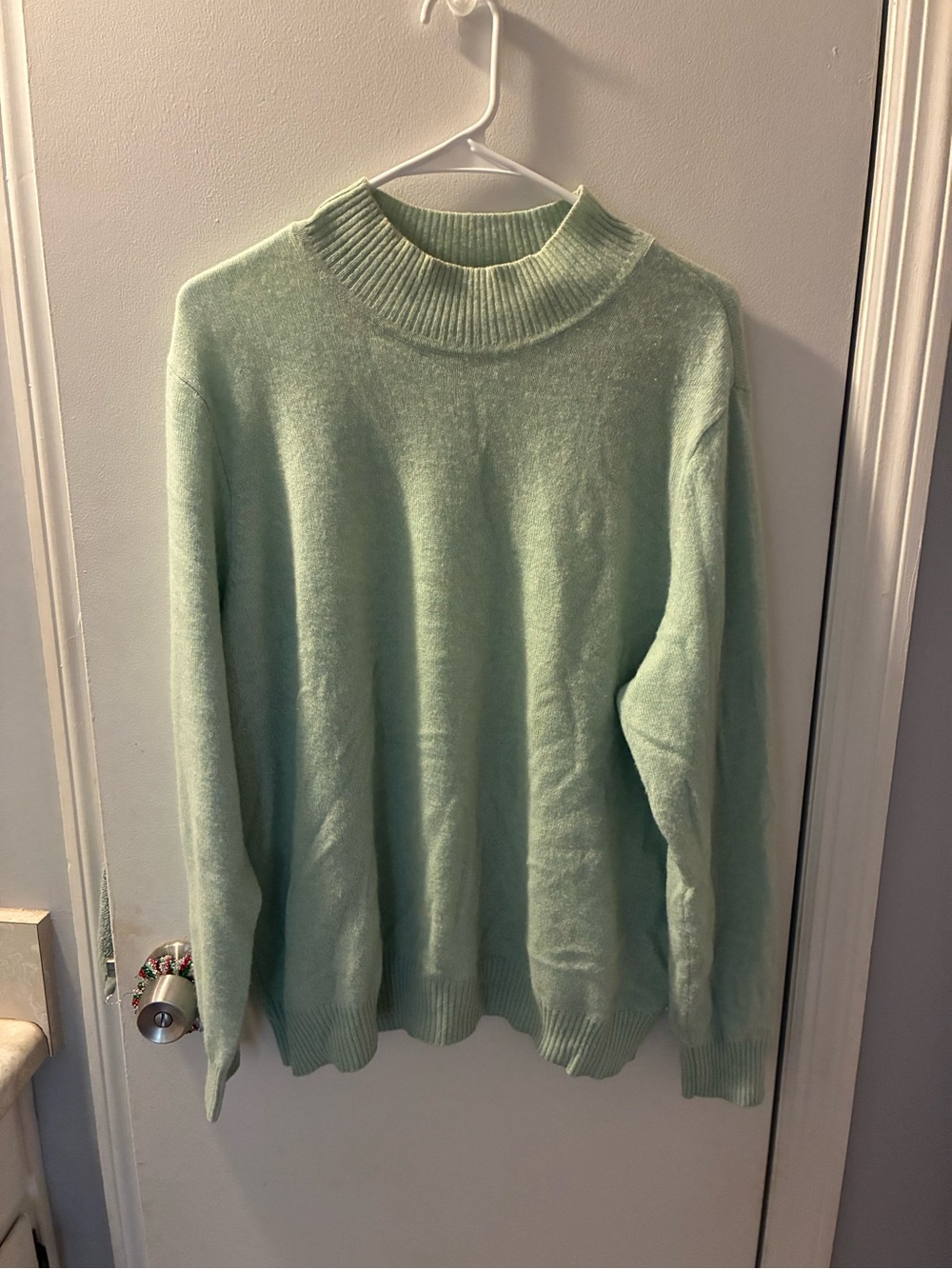 Women’s 100% Cashmere Sweater. Size 2XL. Mint Green.